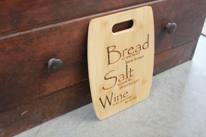 Bread Salt Wine Wooden Engraved Cutting Board Gift Hostess Culinary Couple Wedding engagement Hardwood Cute Kitchen Decor Natural