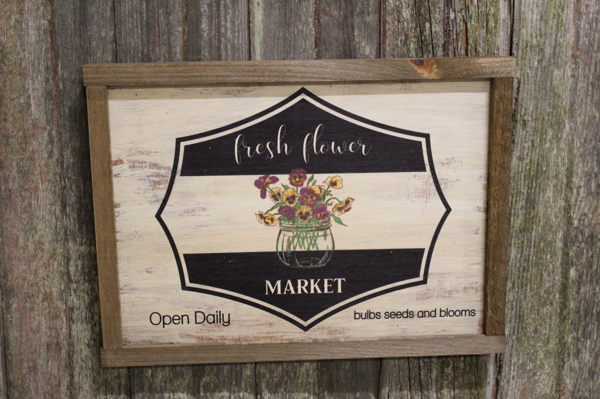 Fresh Flower Market Sign Open Daily Bulb Seeds and Blooms Printed Color Pansies Rustic Wood Spring Decor Farmhouse Decoration