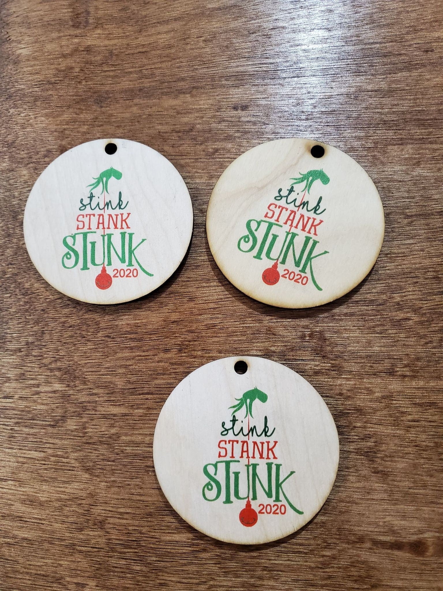 Set of 3 Stink Stank Stunk Ornament 2020 With Date Mean One Christmas Keychain Décor Wood Sign Tree Gift Cute Whoville Hand Green Festive