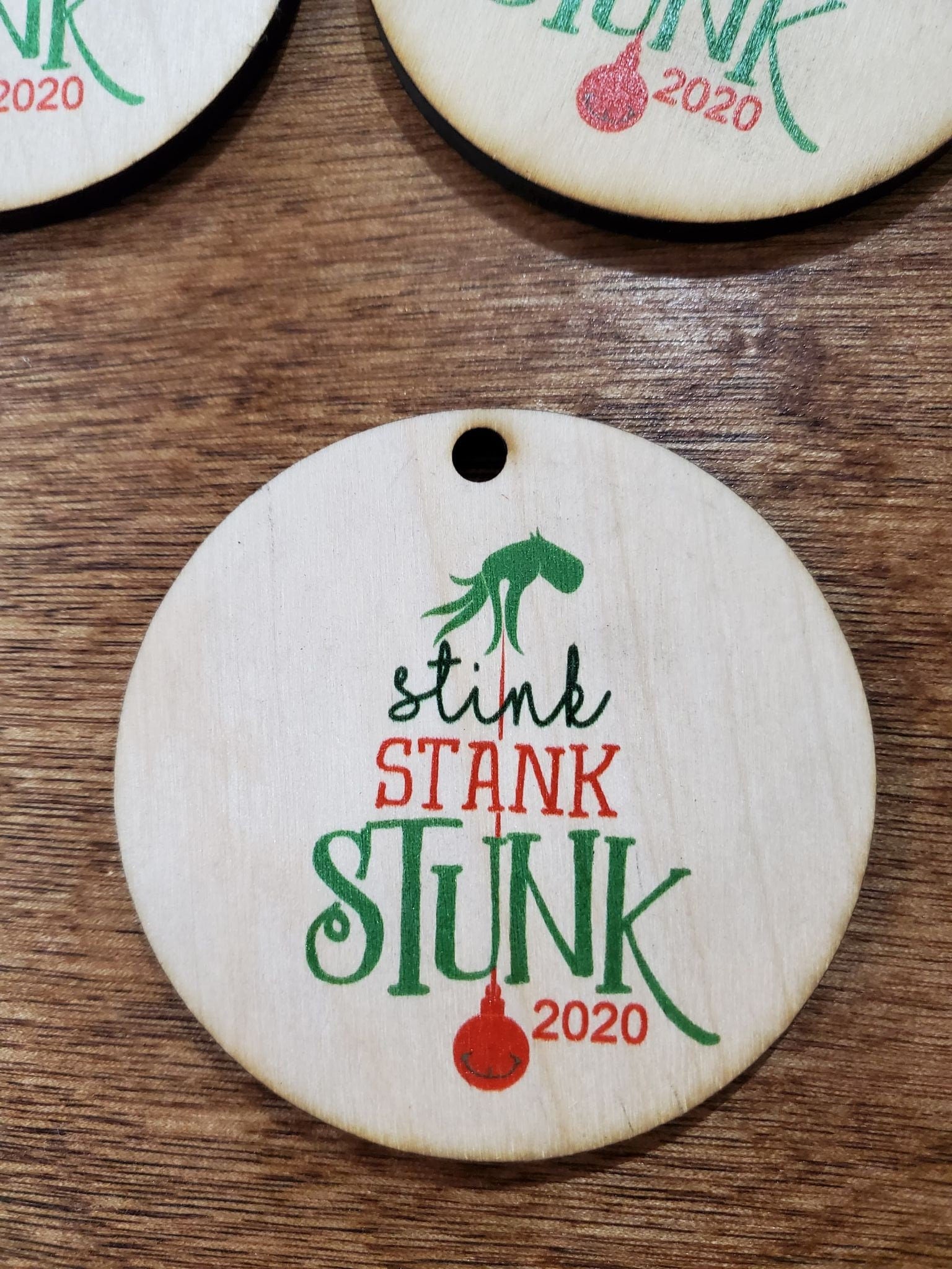 Set of 3 Stink Stank Stunk Ornament 2020 With Date Mean One Christmas Keychain Décor Wood Sign Tree Gift Cute Whoville Hand Green Festive