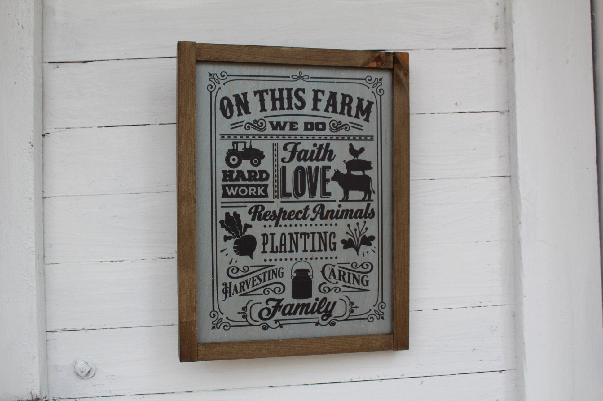 Farm Life Wood Sign On The Farm Love Work Tractor Faith Family Caring List of Quotes Farmhouse Rustic Barn Wood Decoration Pig Rooster Cow