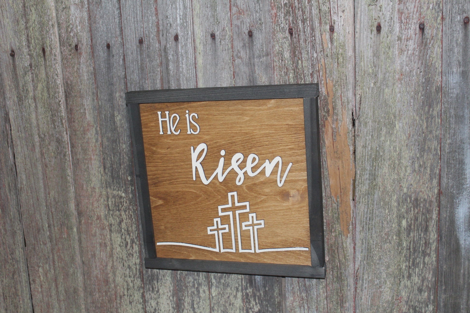 He Is Risen Easter Celebration Wood Sign 3D Raised Text 3 Crosses Rustic Jesus Lives Primitive Decor Wall Hanging Spring Resurrection Day