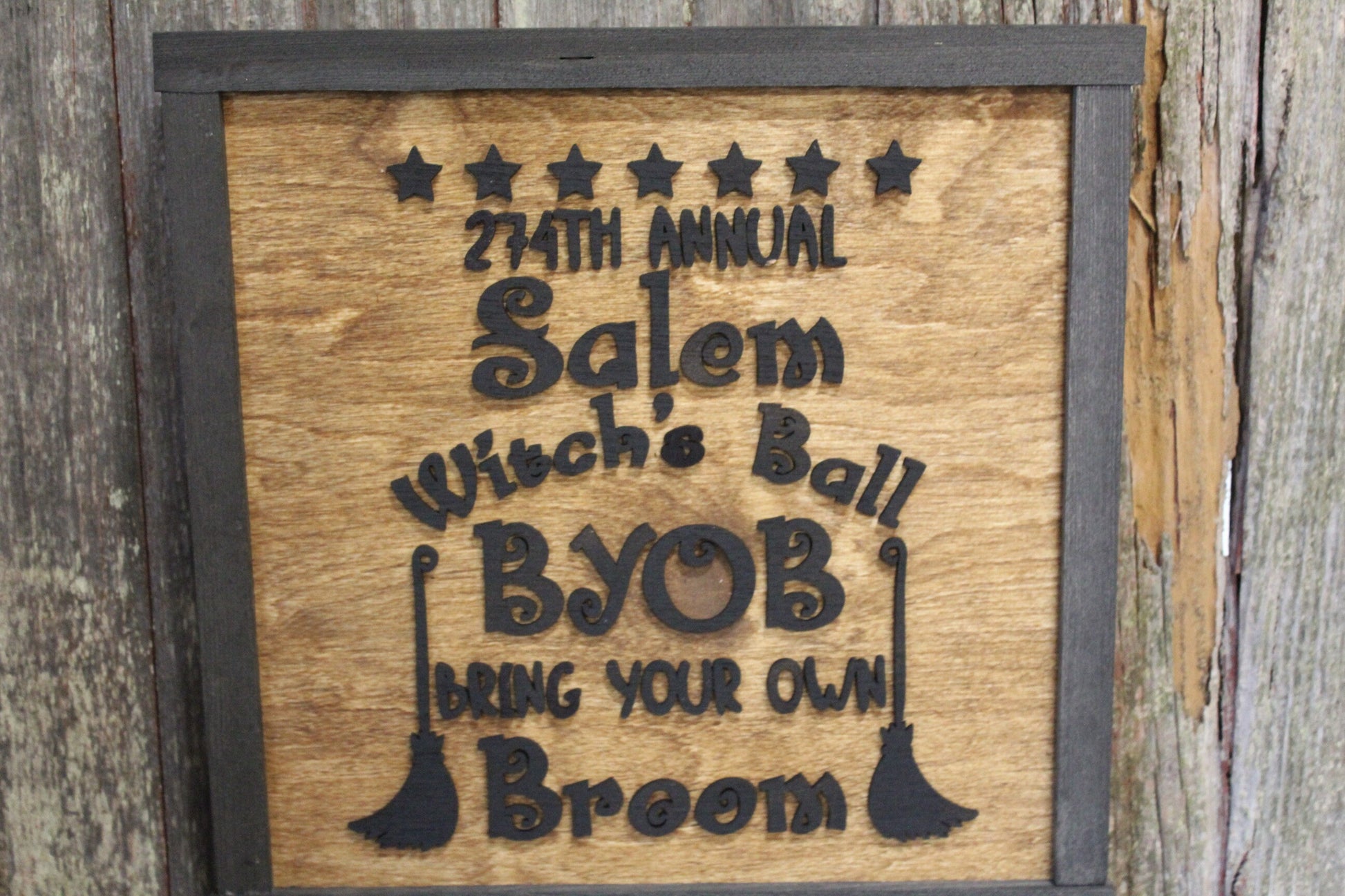 Salem Cat Halloween Party Sign BYOB Witches Ball Bring Your Own Broom Wall Decoration Art 3D Raised Text Country Funny Fall Decor Hanging