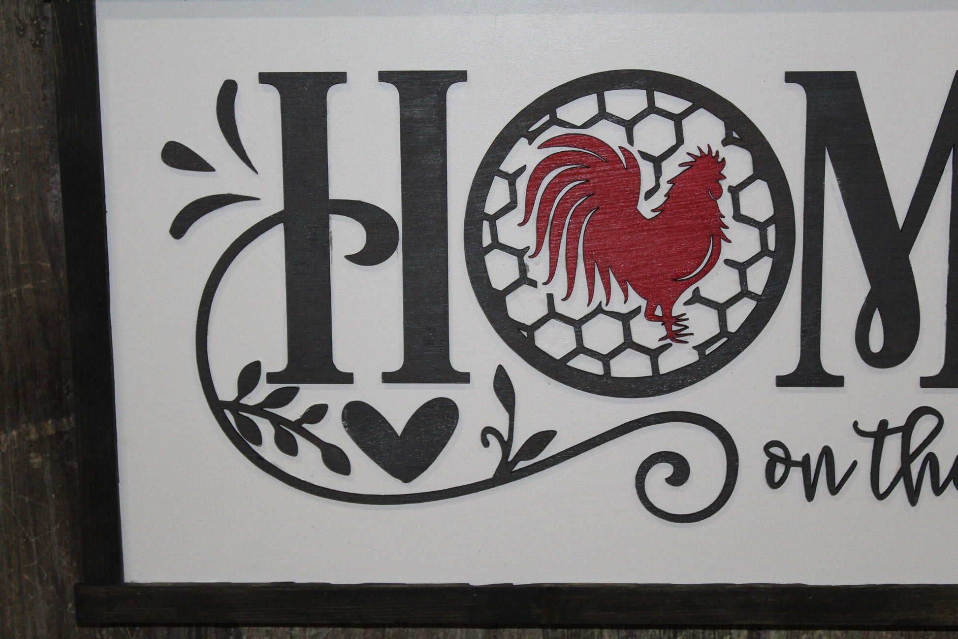Kitchen Sign Chicken Home Farmhouse On The Farm Wood Rooster Chicken Wire Text 3D Raised Text County Wall Decoration Primitive Rustic Red