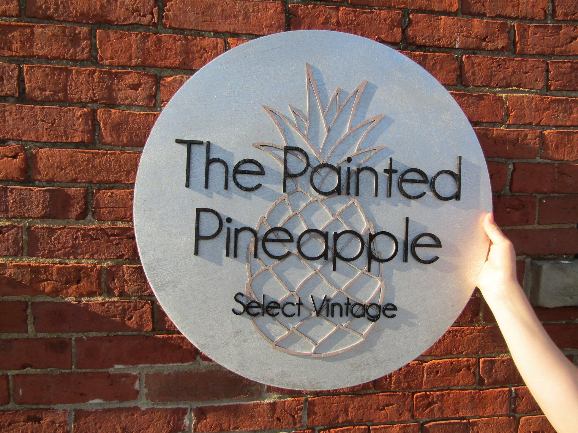 Custom Handmade Signage Commerical Business Sign The Painted Pineapple Vintage Store Front Raised 3D Image Round Circle Wood Layered Logo