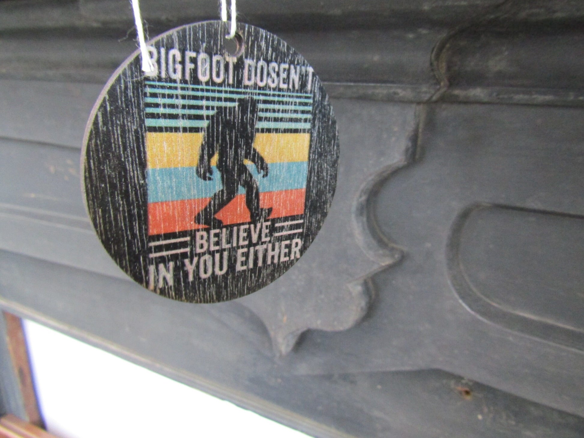 Sasquatch Bigfoot Doesnt Believe In You Set Of 6 Ornaments Wooden Printed Color Keychain Car Mirror Retro Hiking Hide and Seek Champion Myth