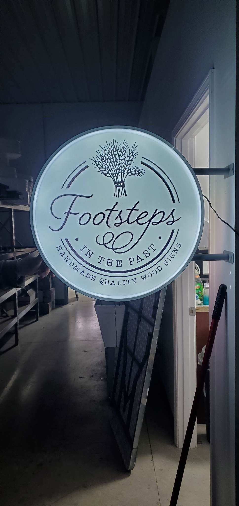 Custom Outdoor Round Led Light Blade Sign Wall or Ceiling Mounted Circle lit sign for your business store front display your logo