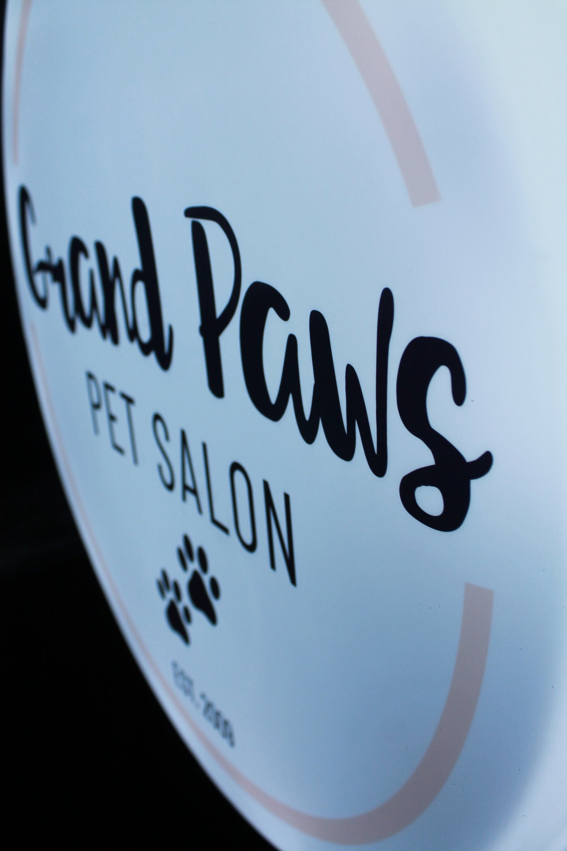 Custom Outdoor Pet Salon Paws Round Led Light Blade Sign Wall or Ceiling Mounted Circle Light Sign Store Front Commerical Signage Logo
