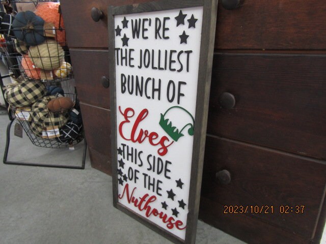 Jolly Elves Nuthouse Jolliest Bunch Raised Text Sign Merry Christmas Wood Decoration Winter 3D Red Green Framed Seasonal Primitive