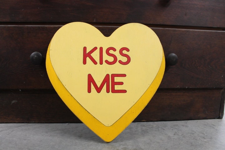 Wooden Kiss Me Yellow Candy Conversation Heart Cutout Valentines Day Gift Photography Prop Handmade Homedecor Raised 3D Sign Wall Art