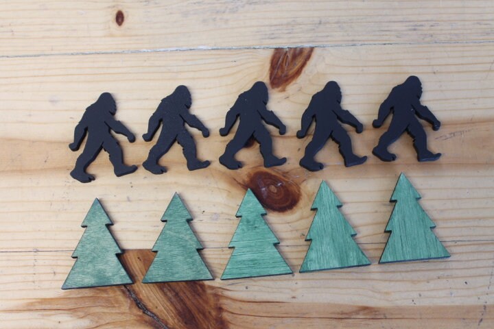 Handmade Tic Tac Toe Bigfoot Sasquatch Cabin Woods Stained Camping Cabin game Wooden Lodge Vacation Family game boardgame Laser cut engraved